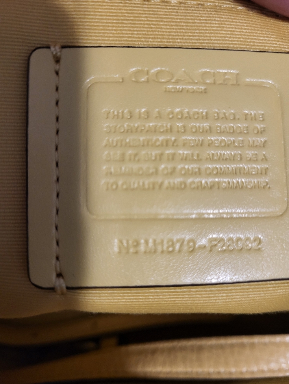COACH Small LEXY Refined Pebbled Leather. RARE CANARY YELLOW. CROSSBODY INCLUDED - Picture 8 of 10